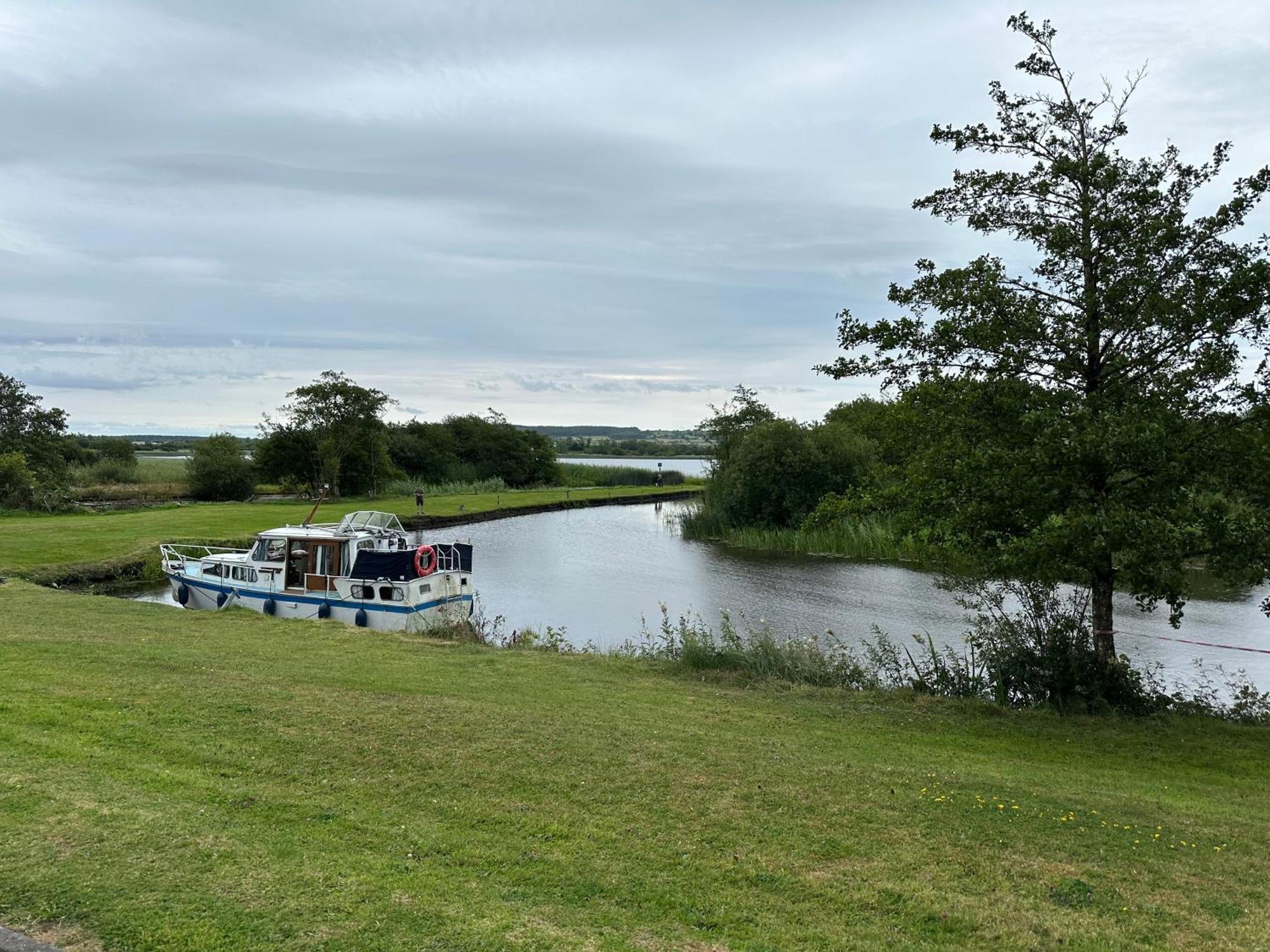 Home Near The River Shannon Rooskey Luaran gambar